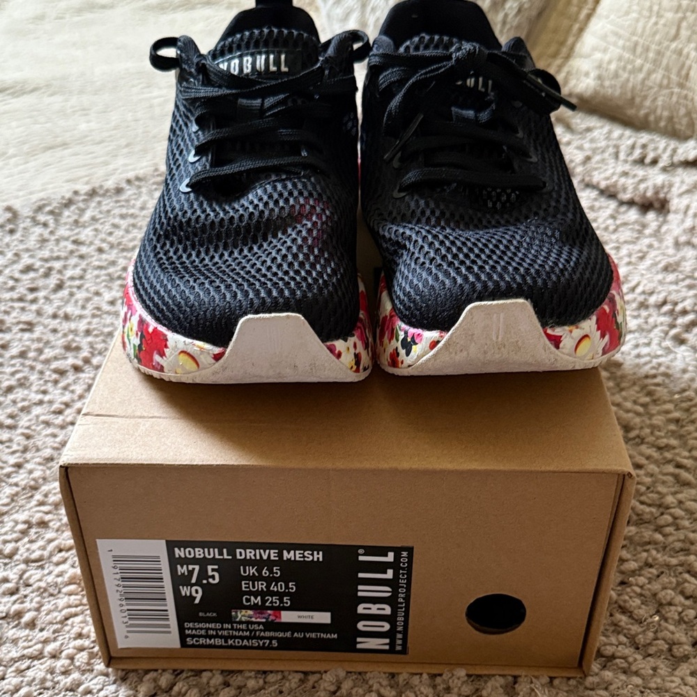 NOBULL Unisex Woman’s Black Sneakers with Floral Accents sz 9W 7.5M
